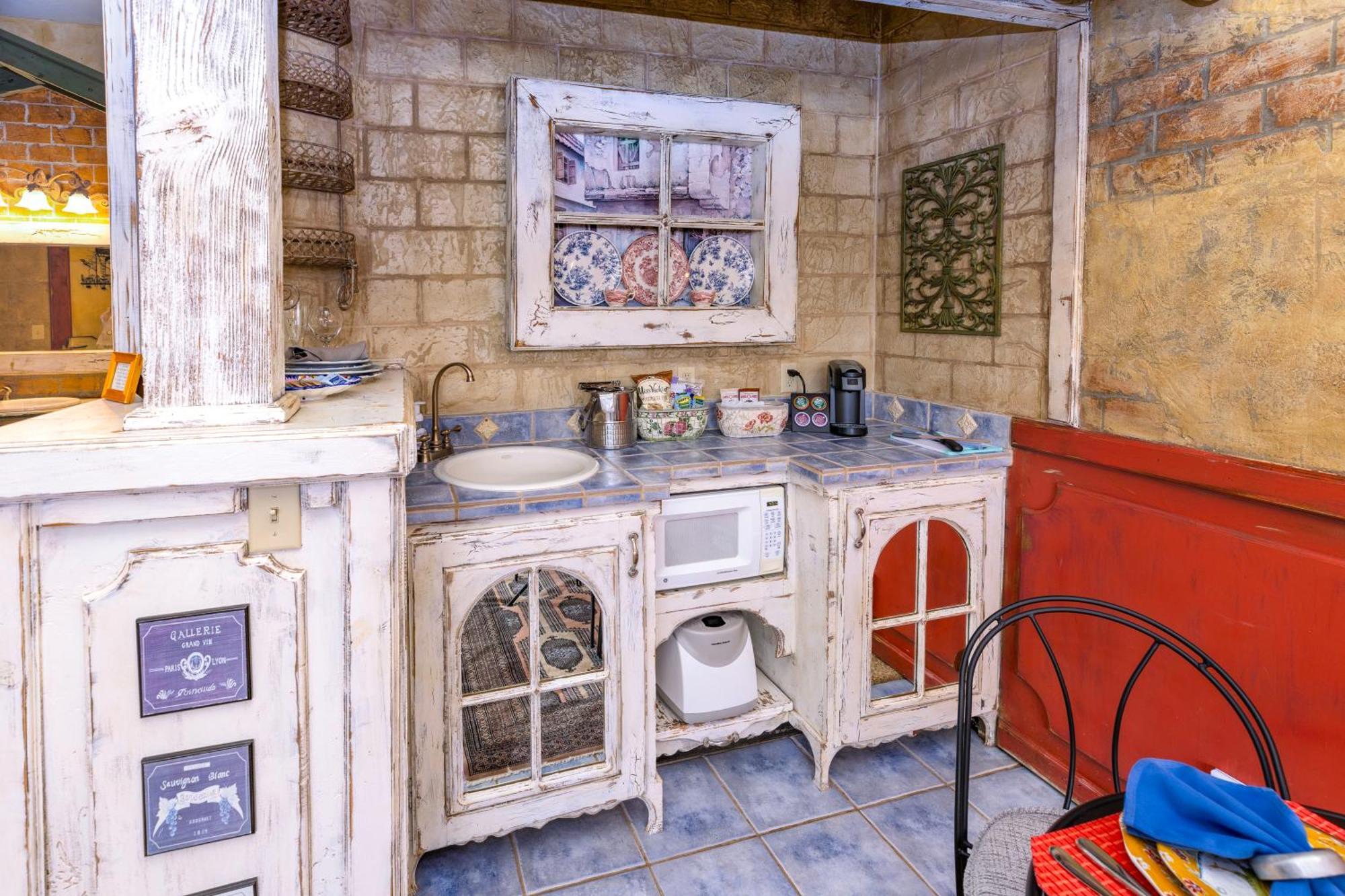 Adobe Grand Hotel