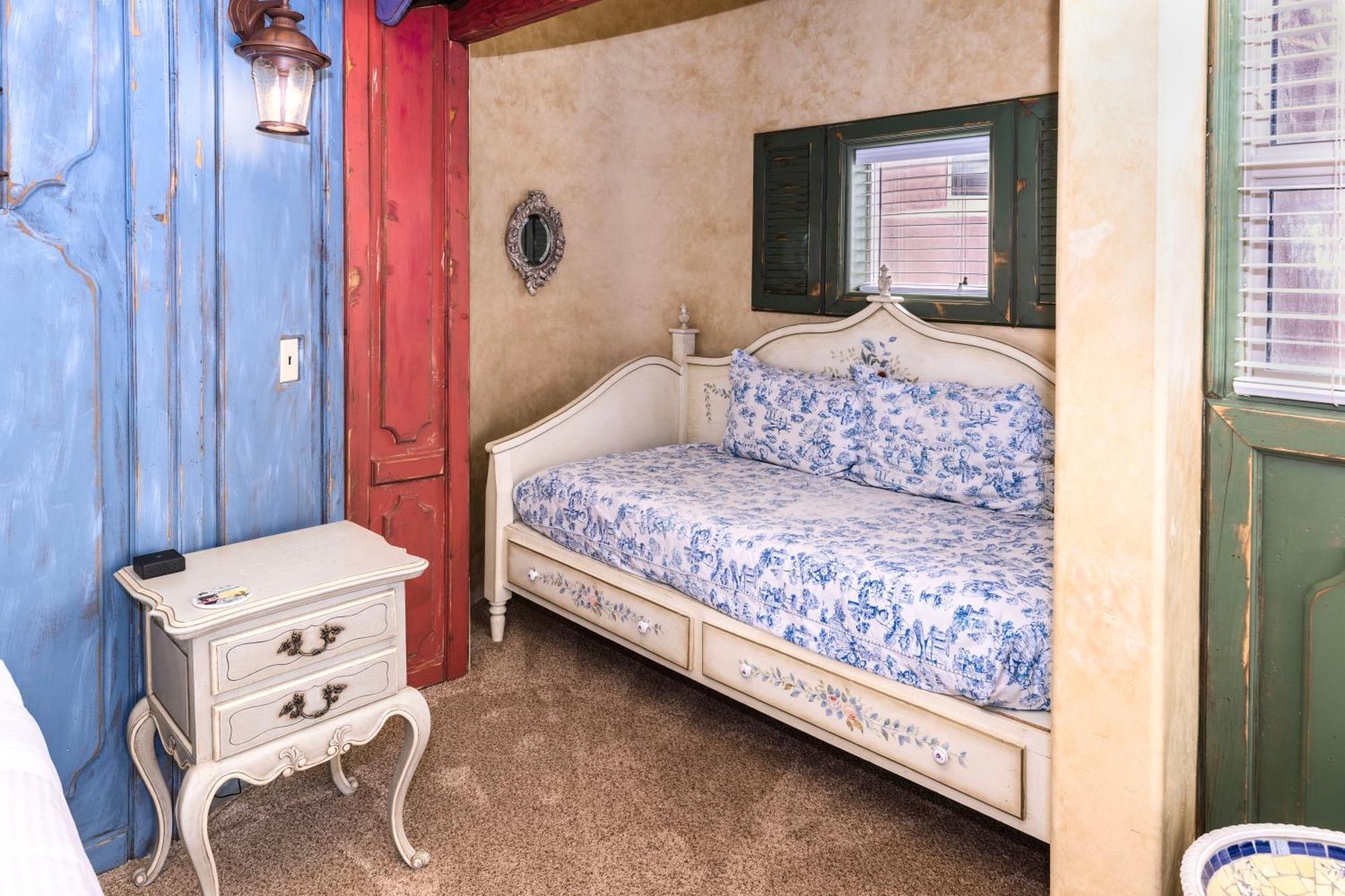 Adobe Grand Hotel 4*