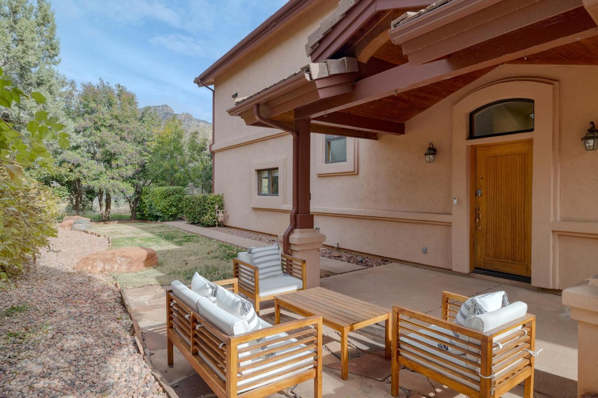 Holiday home Sunrise By Avantstay Majestic Red Rocks Views~walk To Jordan Trailhead~peloton Bike~hot Tub~wifi *