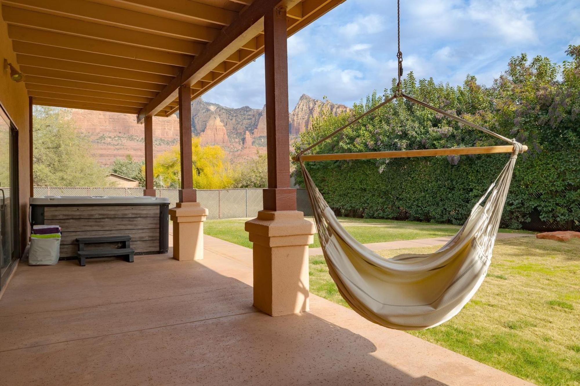 Sunrise By Avantstay Majestic Red Rocks Views~walk To Jordan Trailhead~peloton Bike~hot Tub~wifi Holiday home *
