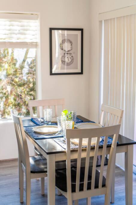 Artsy Half-house, Walk To Hiking Trails &wine Bars! Yard, Firepit *