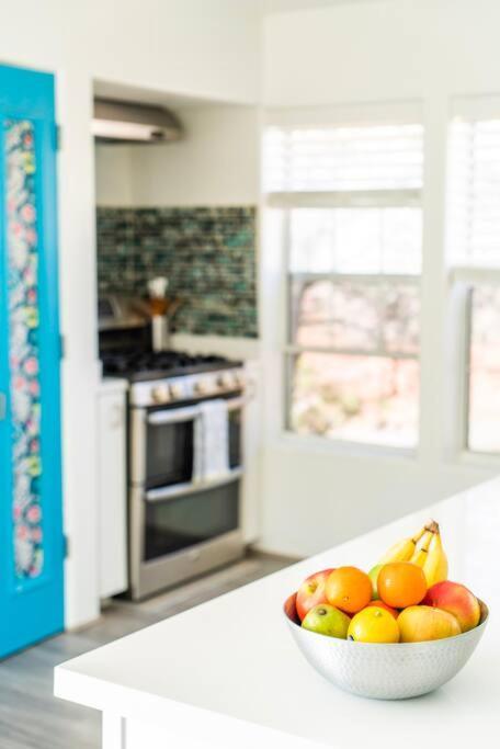 Apartment Artsy Half-house, Walk To Hiking Trails &wine Bars! Yard, Firepit