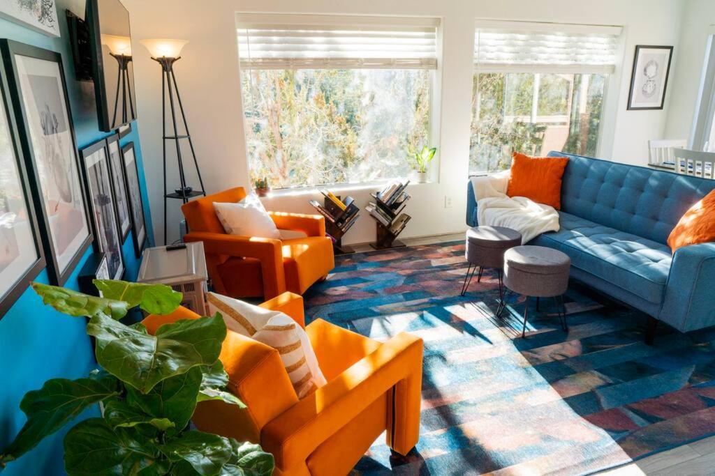 Artsy Half-house, Walk To Hiking Trails &wine Bars! Yard, Firepit *