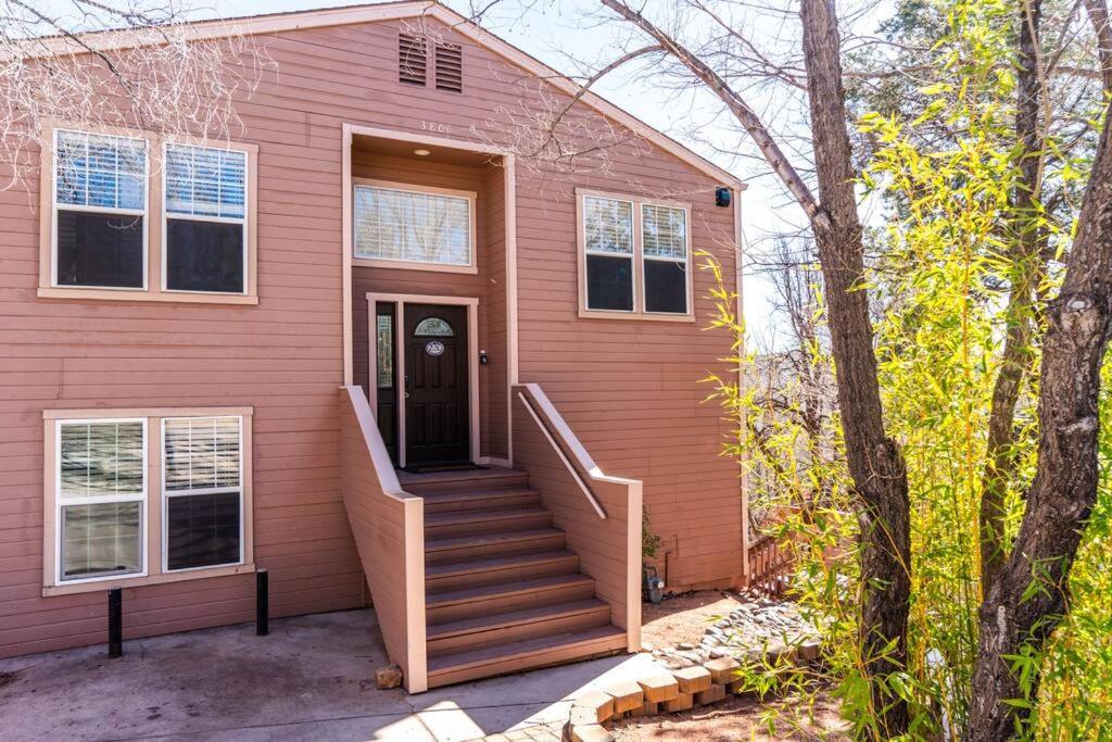 Apartment Artsy Half-house, Walk To Hiking Trails &wine Bars! Yard, Firepit *