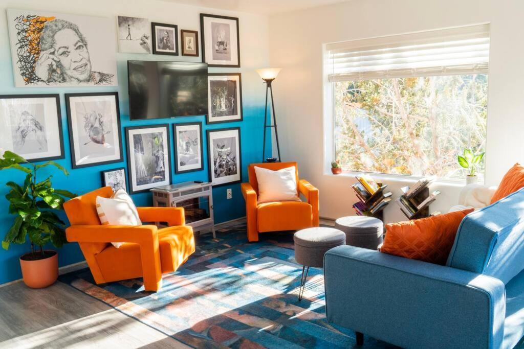 Artsy Half-house, Walk To Hiking Trails &wine Bars! Yard, Firepit Apartment