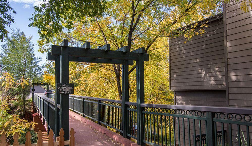 Above Oak Creek Inn