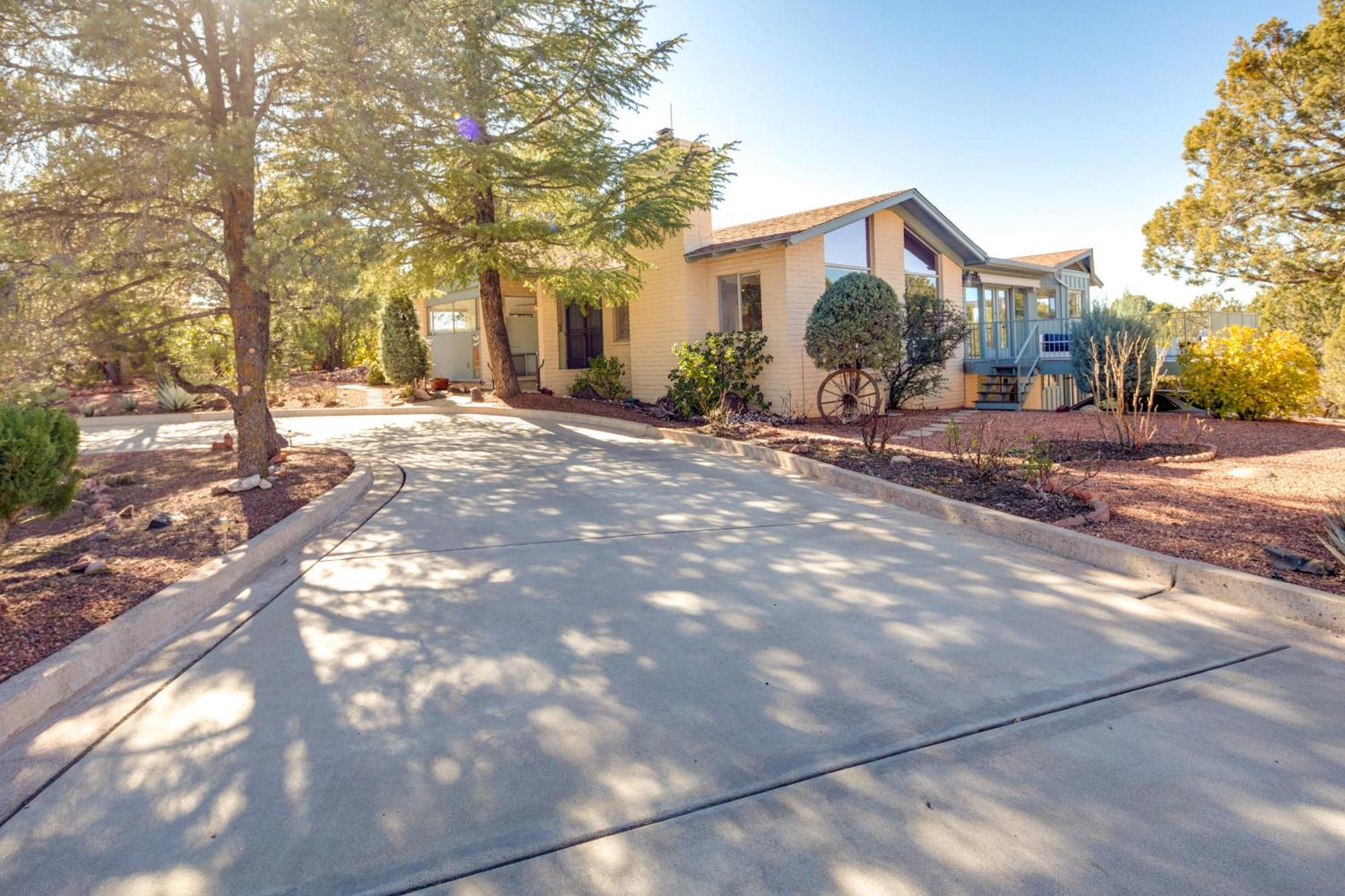 Holiday home Secluded Retreat With Red Rock Views!