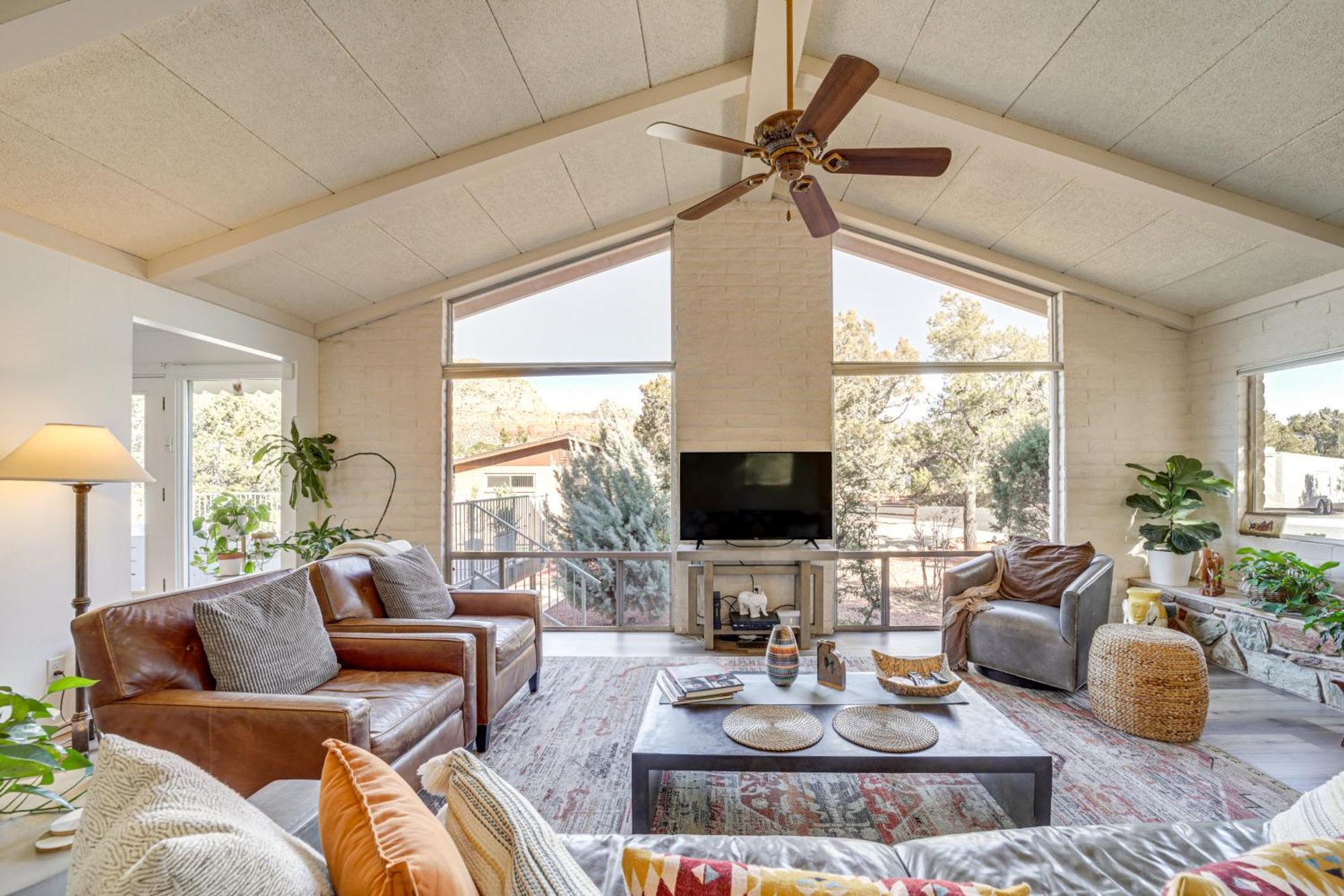 Holiday home Secluded Retreat With Red Rock Views!