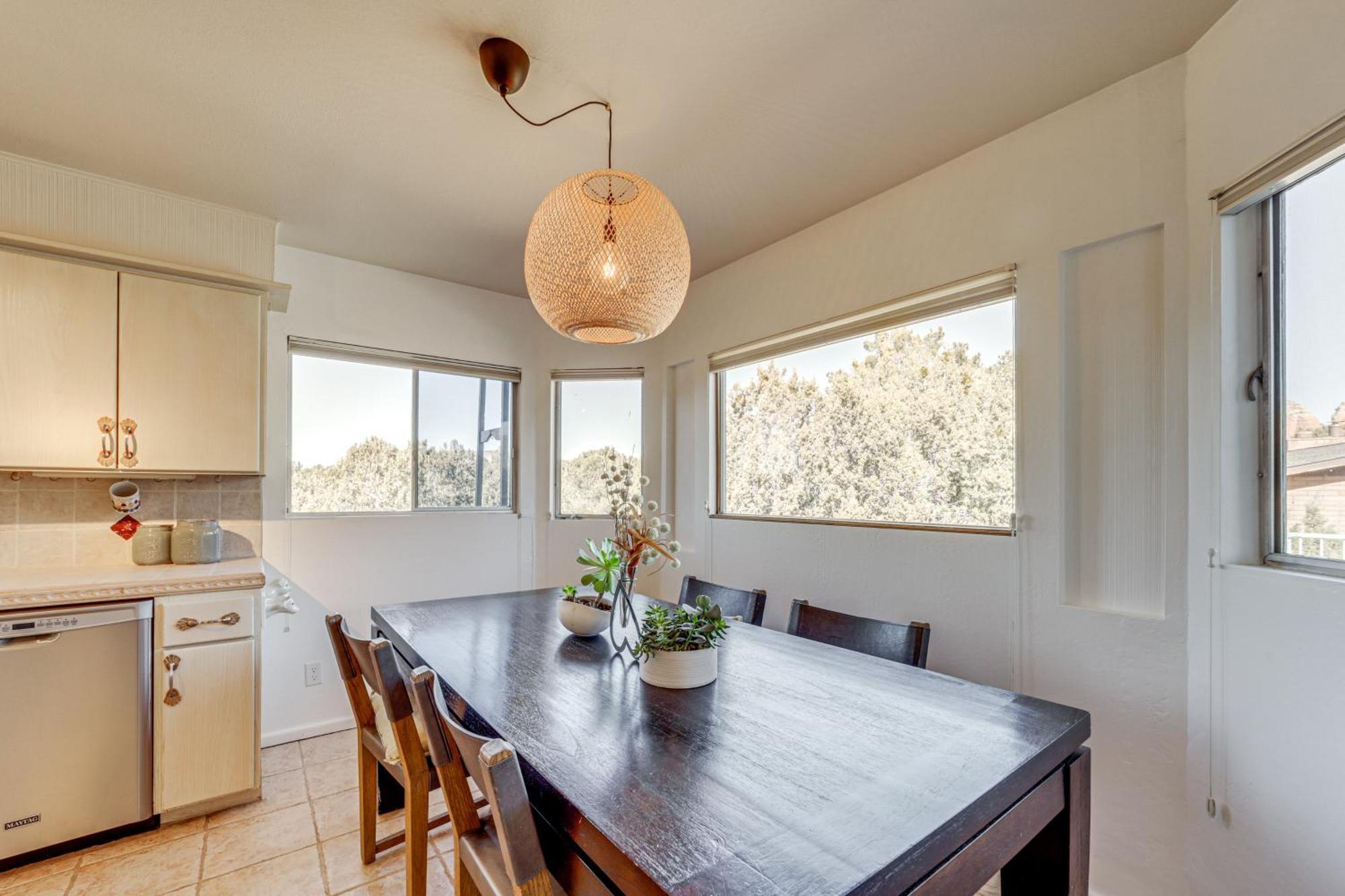 Secluded Retreat With Red Rock Views! Holiday home *
