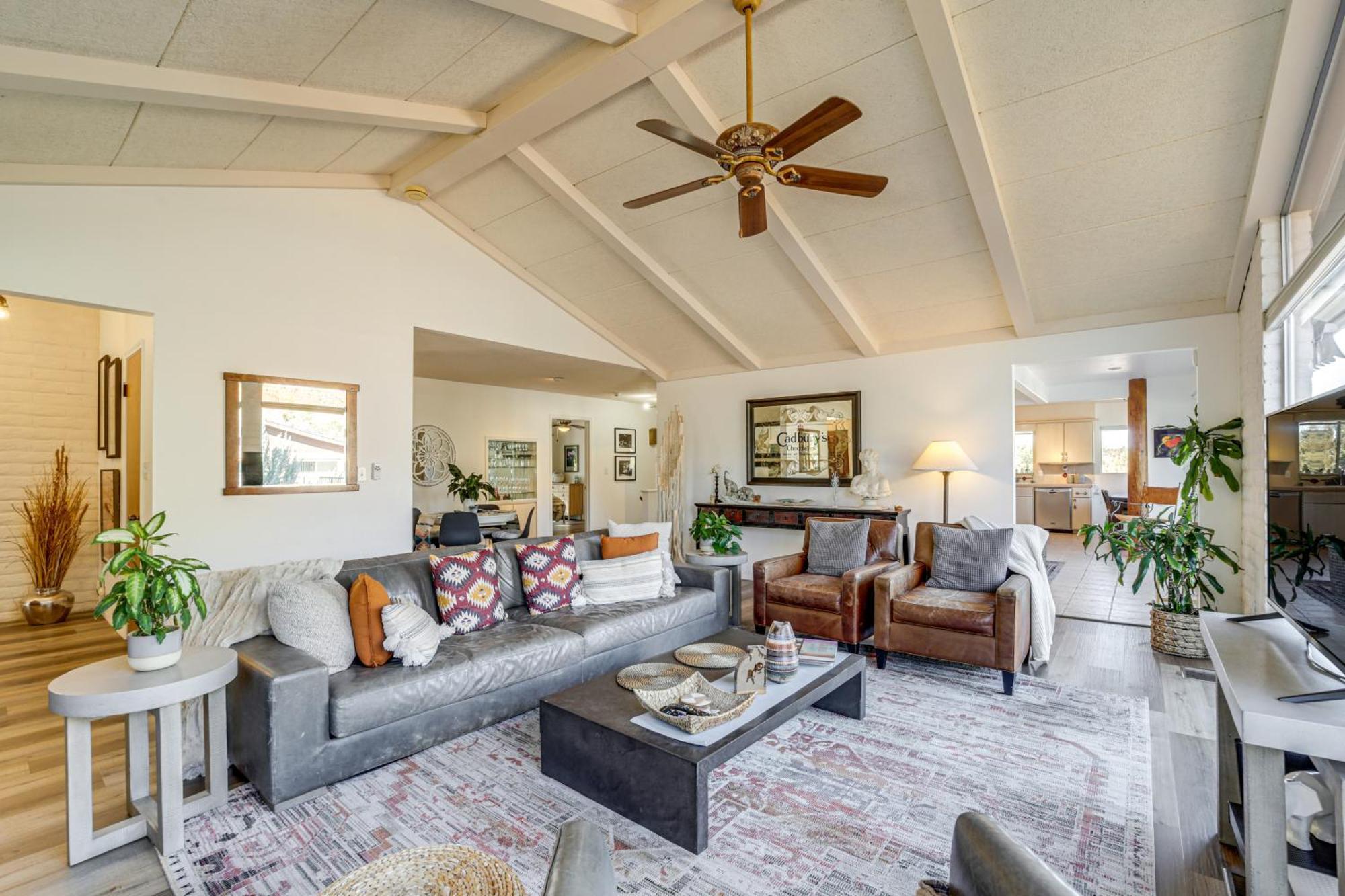 Holiday home Secluded Retreat With Red Rock Views!