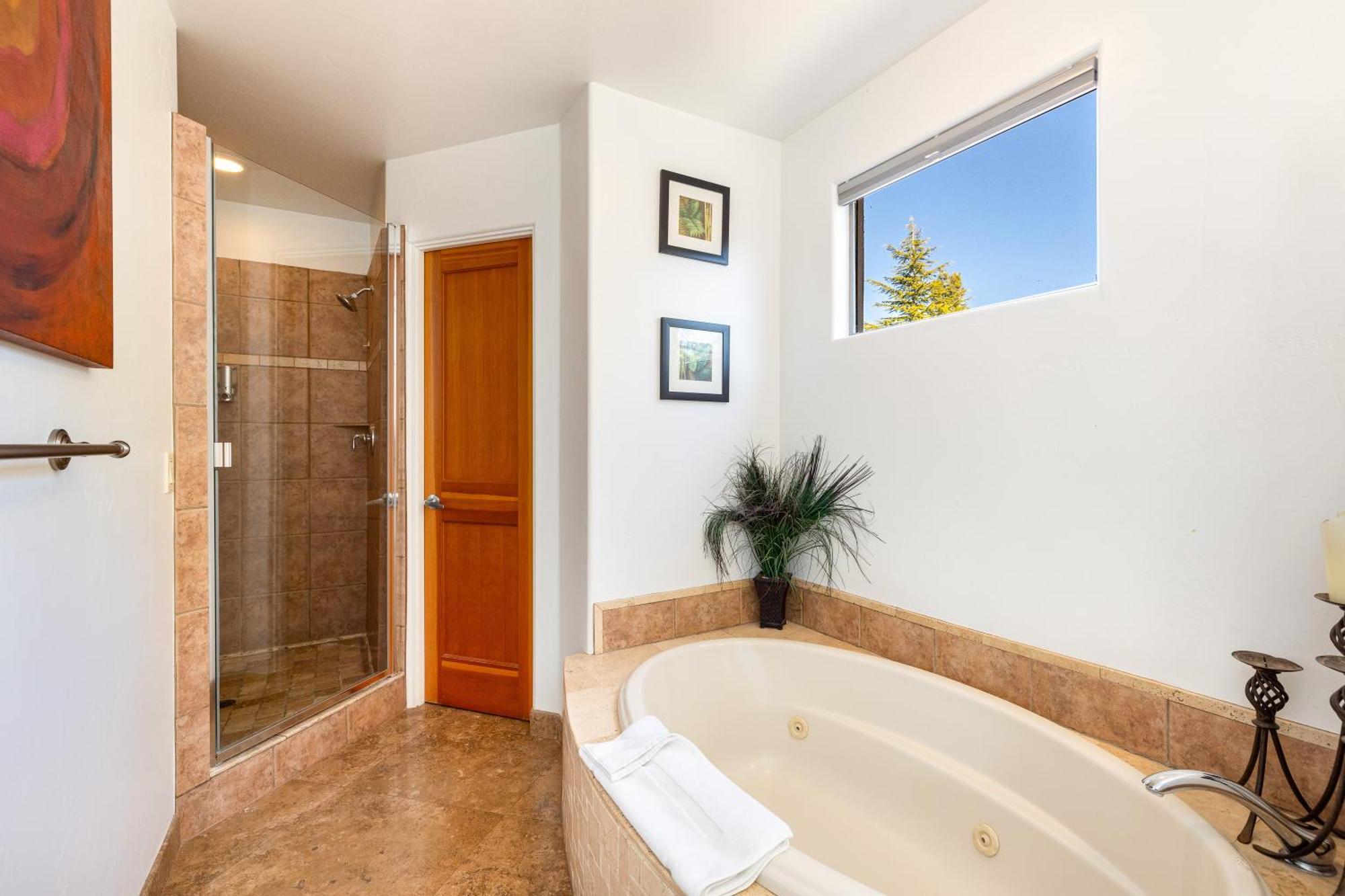 West Hot Tub With Views Holiday home