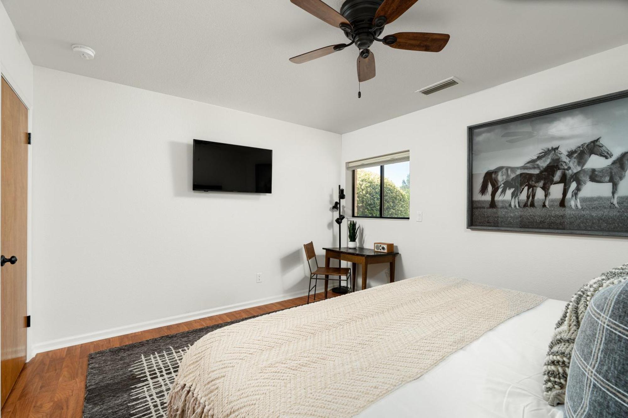 Enjoy Redrock Views W A Fire Pit Cornhole Games At Starlite Holiday home *