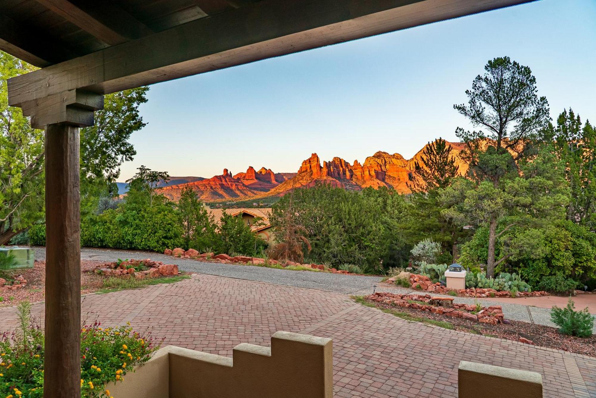 Hot Tub Game Stargazing And Mountain Views At Happy Javelina Sedona