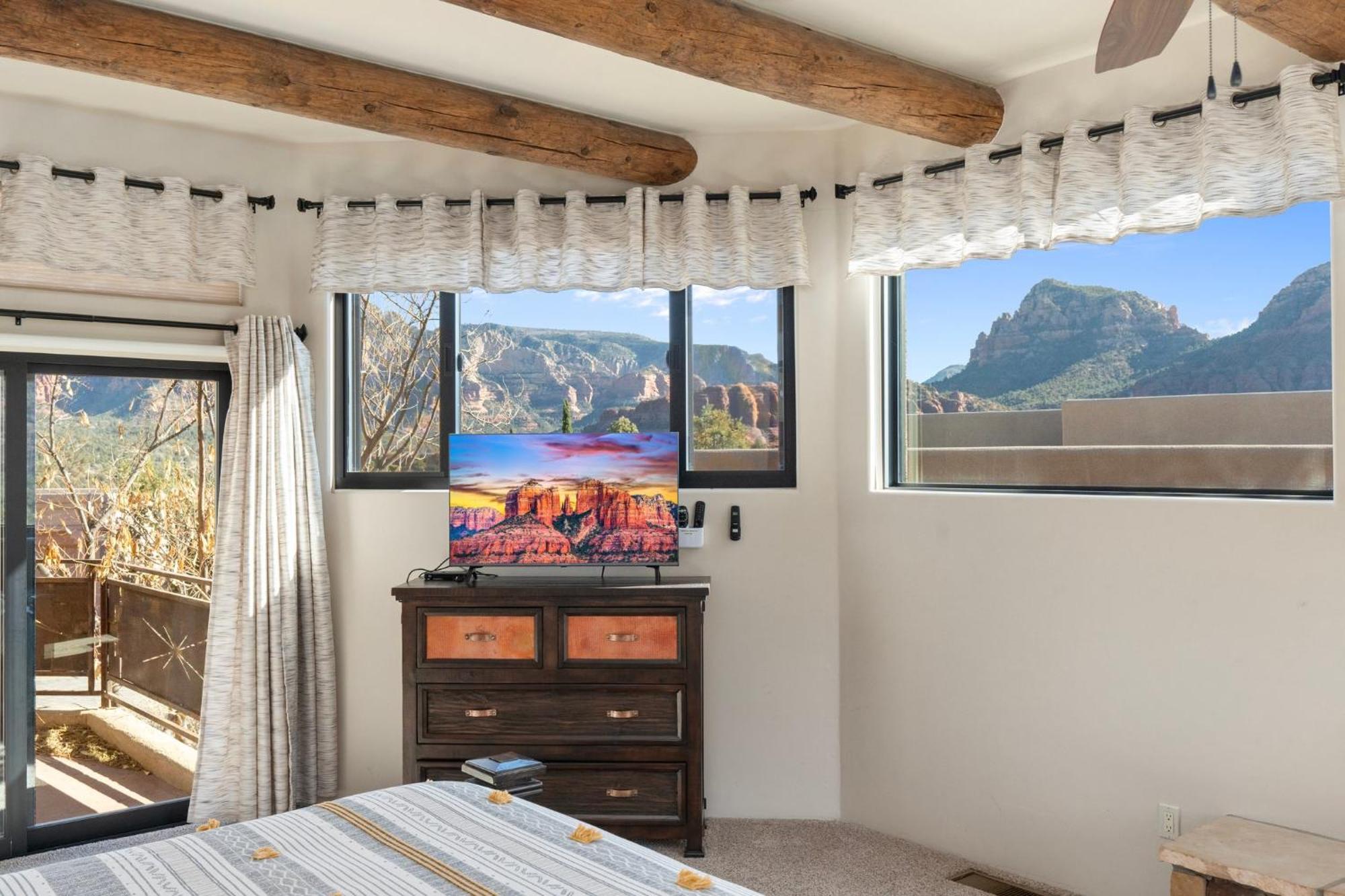 Hot Tub Game Stargazing And Mountain Views At Happy Javelina Sedona