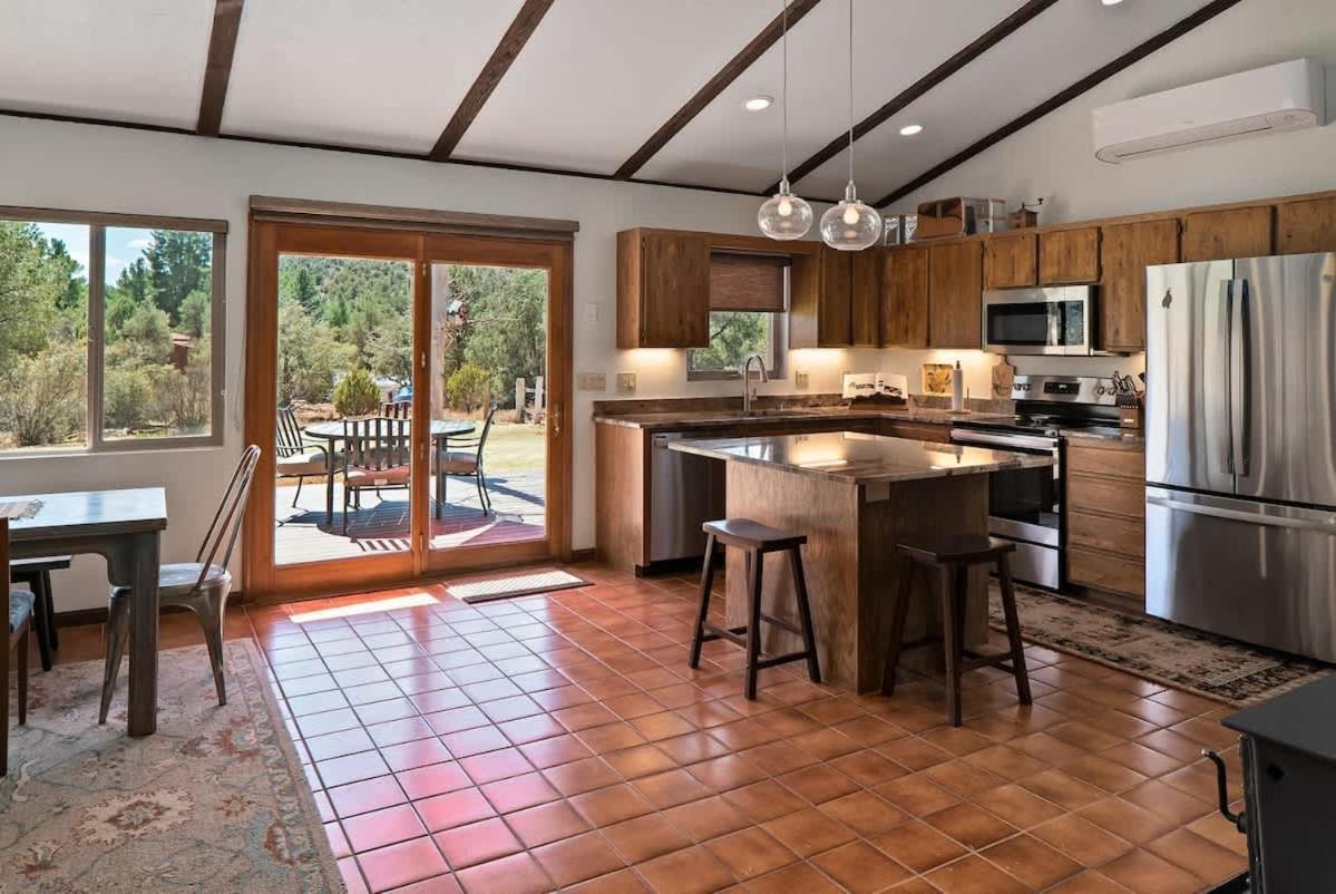 Secluded Countryside Desert Sanctuary For Family Holiday home *