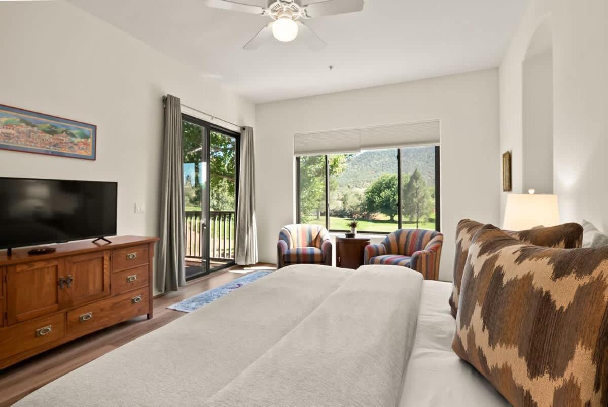 Oasis Getaway For Family In Golf Community With & Pool