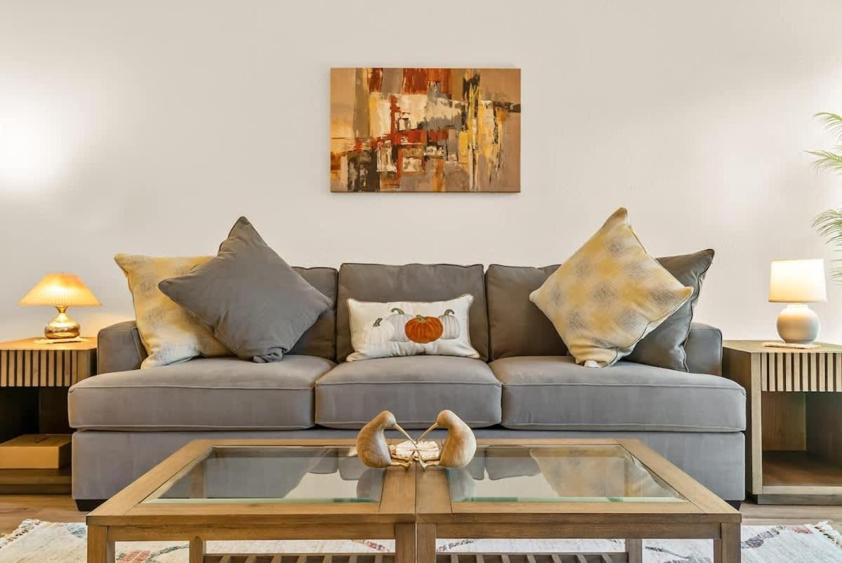 Oasis Getaway For Family In Golf Community With & Pool Holiday home