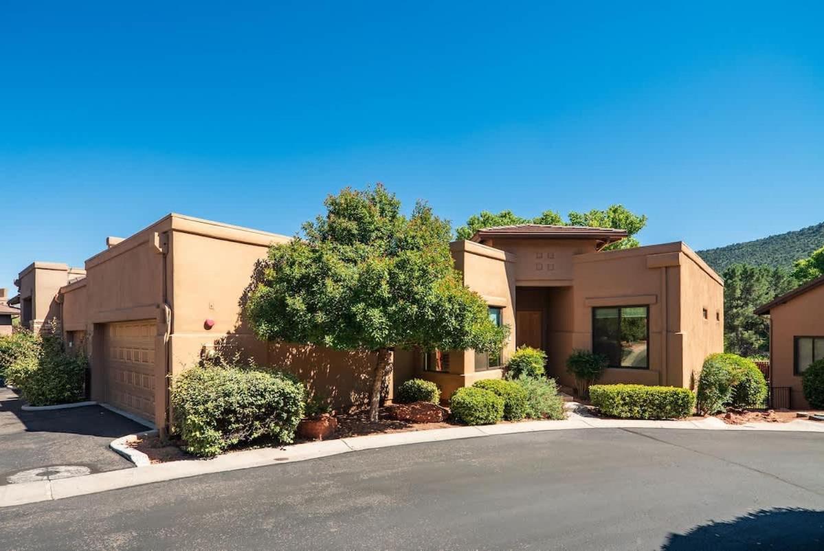 Oasis Getaway For Family In Golf Community With & Pool Holiday home Sedona