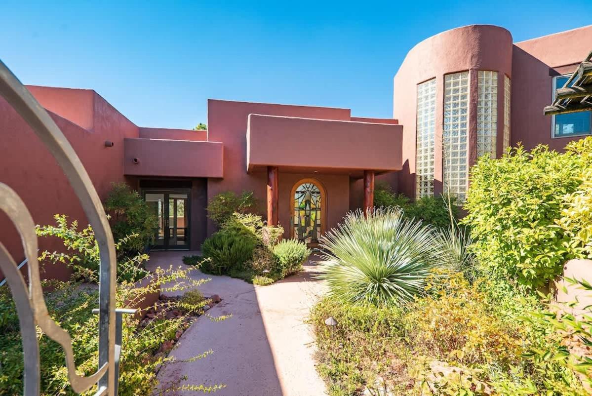 Family Desert - Hot Tub & Scenic Views Holiday home *