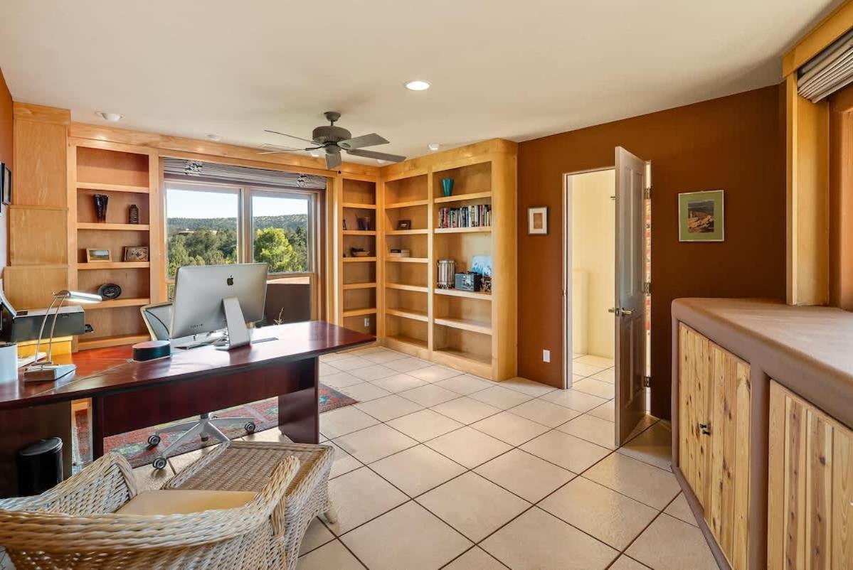 Family Desert - Hot Tub & Scenic Views *