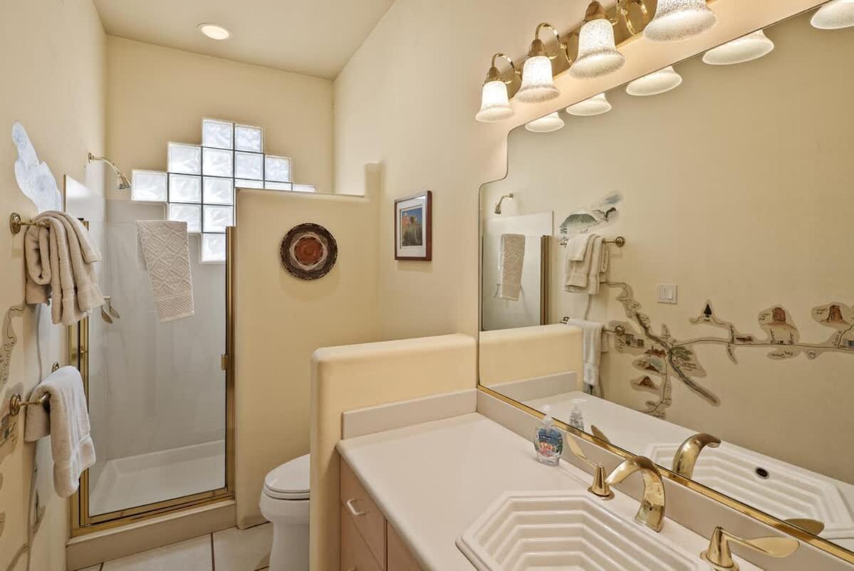 Family Desert - Hot Tub & Scenic Views Holiday home *