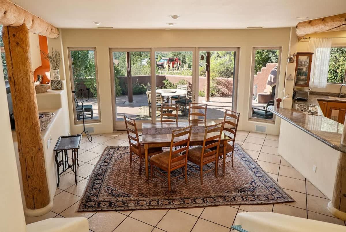 Family Desert - Hot Tub & Scenic Views Holiday home