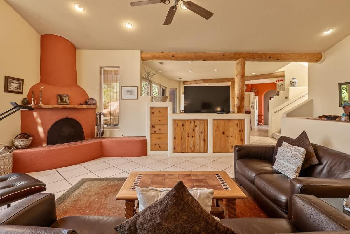 Family Desert - Hot Tub & Scenic Views Holiday home *
