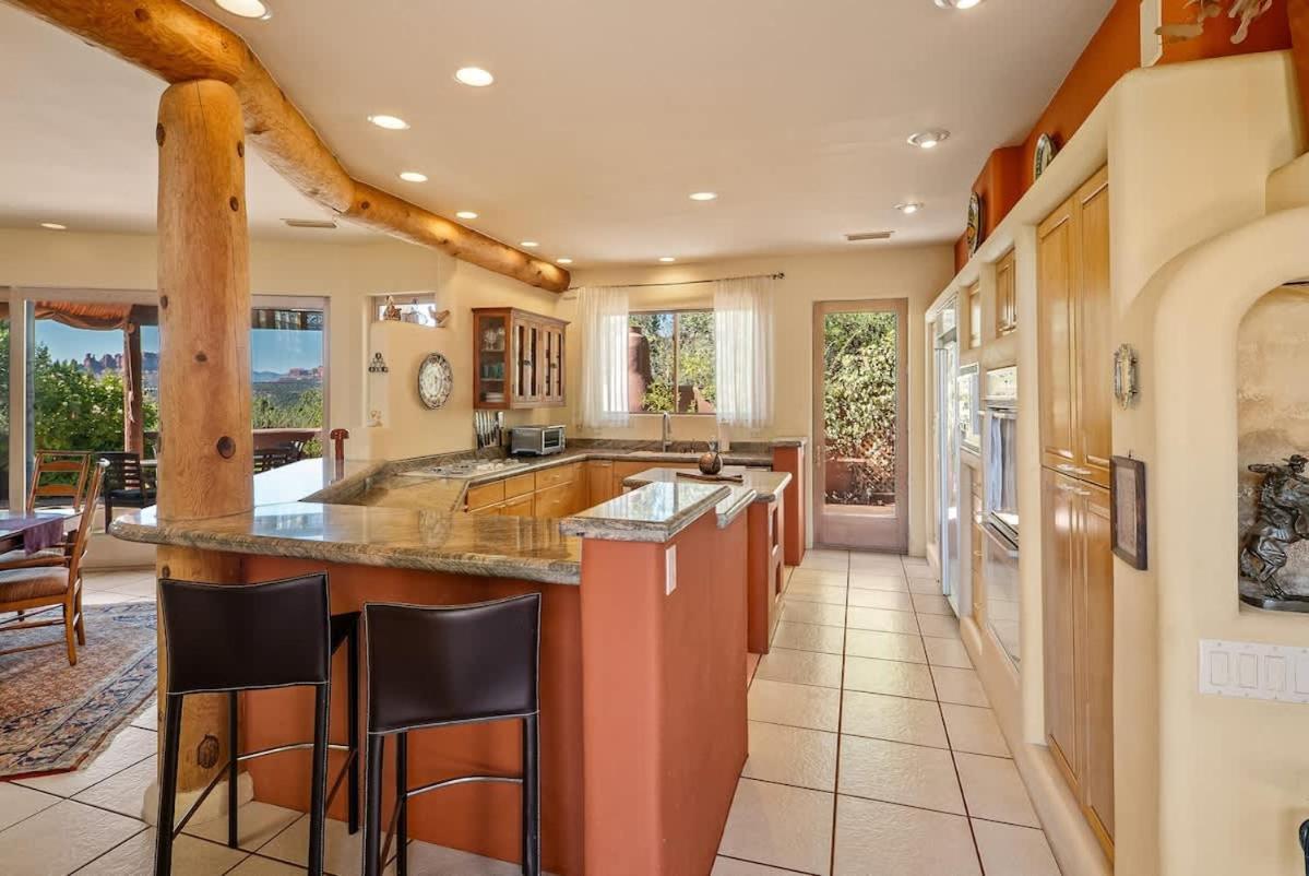 Family Desert - Hot Tub & Scenic Views *