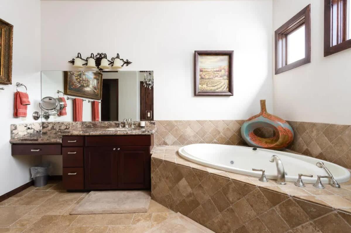Enchanting With Views And Pool Villa Sedona