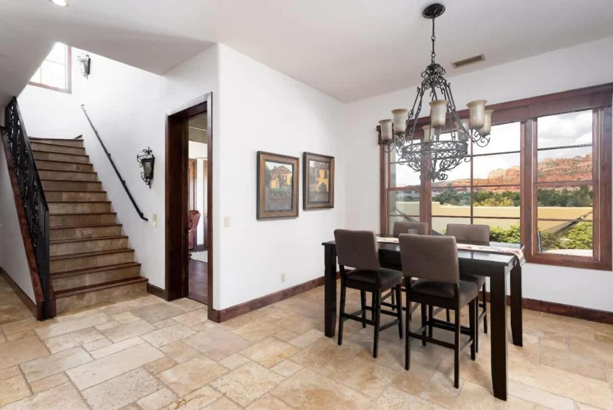 Enchanting With Views And Pool *