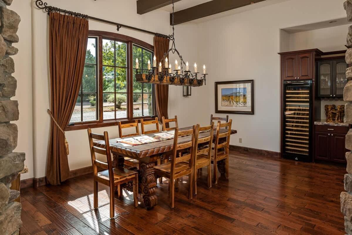 Enchanting With Views And Pool *