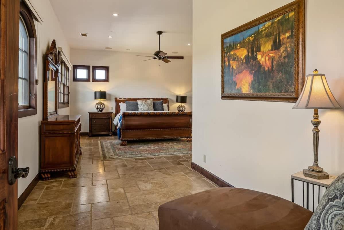 Villa Enchanting With Views And Pool *