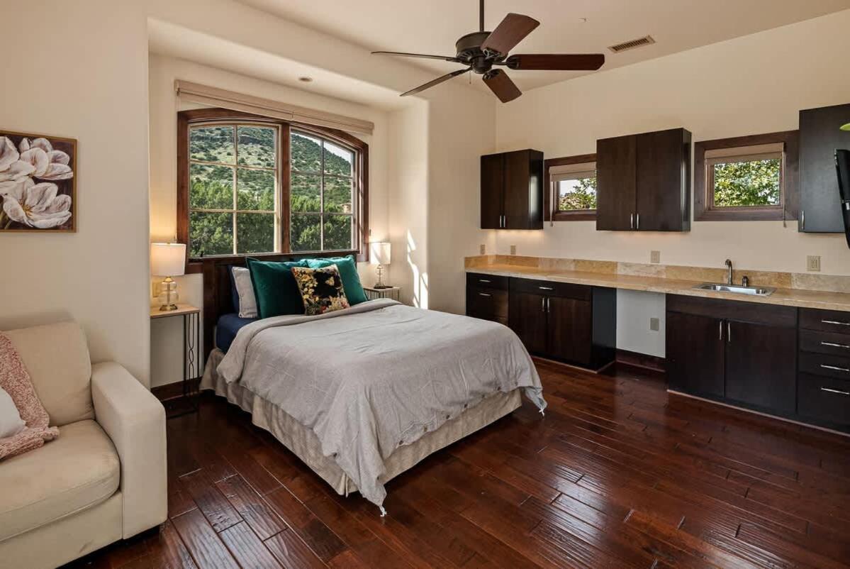 Enchanting With Views And Pool Villa Sedona