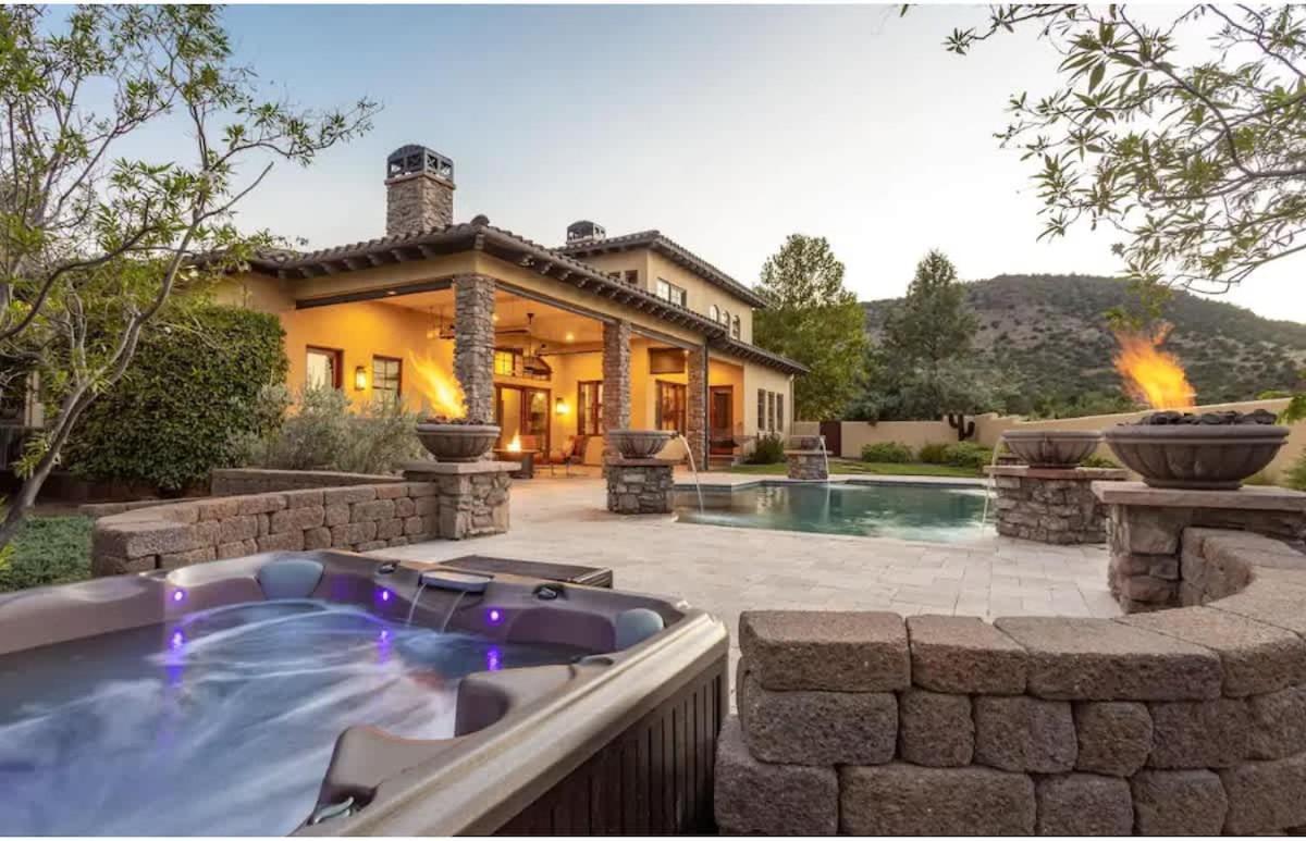 Enchanting With Views And Pool