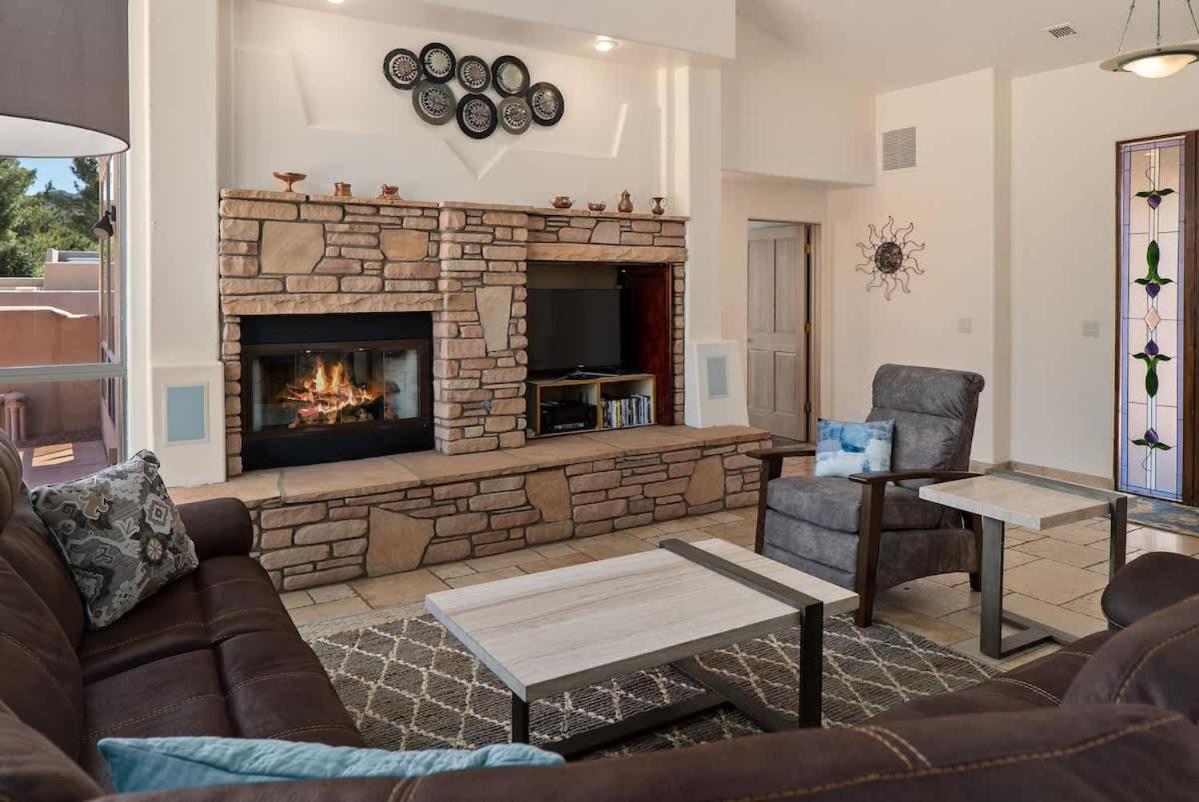 High End Haven For Family - Views Luxury Pool *