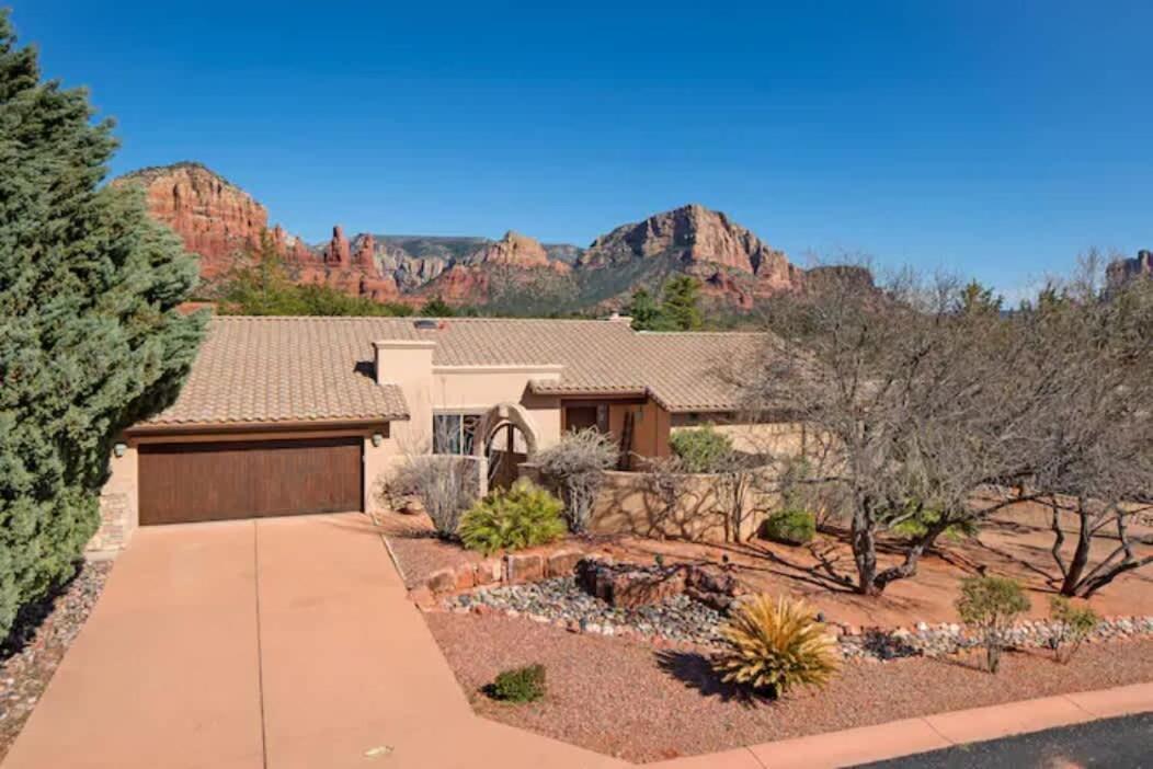 High End Haven For Family - Views Luxury Pool