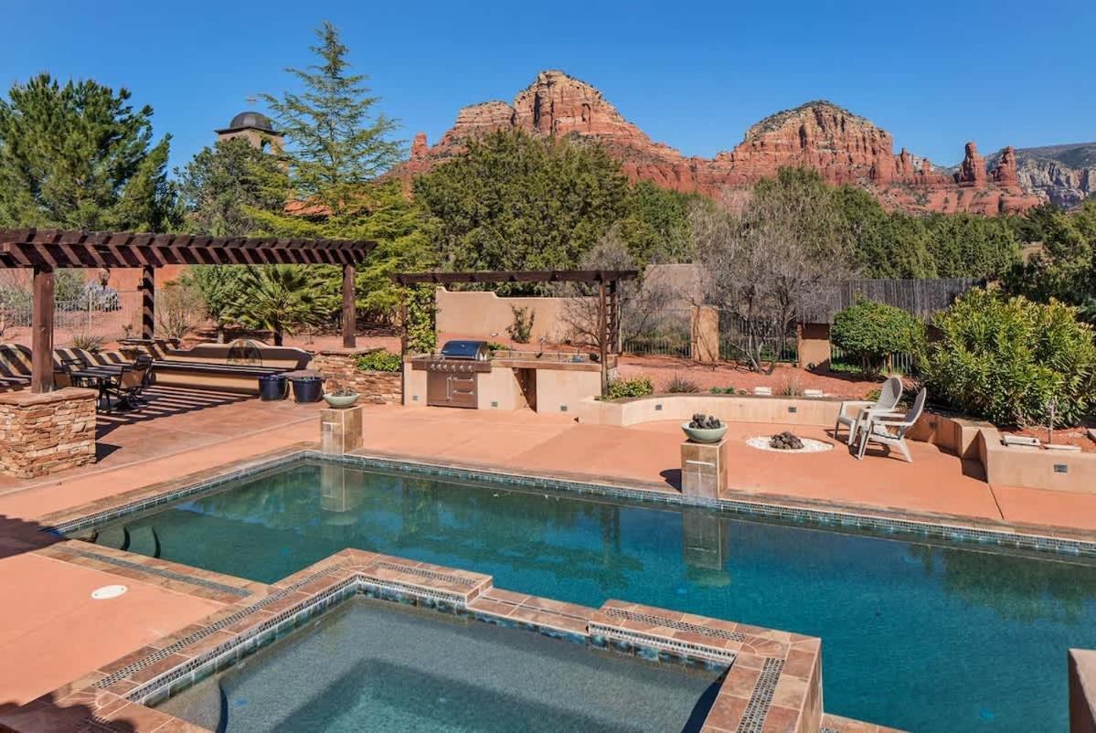 High End Haven For Family - Views Luxury Pool
