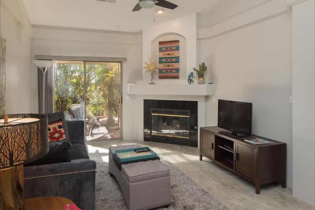 Elegant And Updated - In The Heart Of Holiday home *