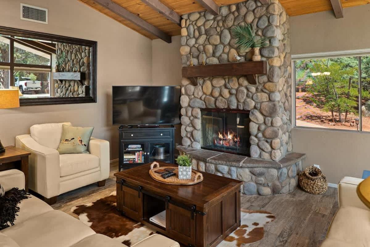 Desert Design With Hot Tub And Creek Access For Family Holiday home *