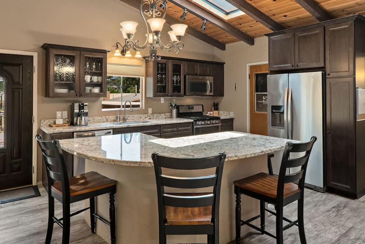 Desert Design With Hot Tub And Creek Access For Family *