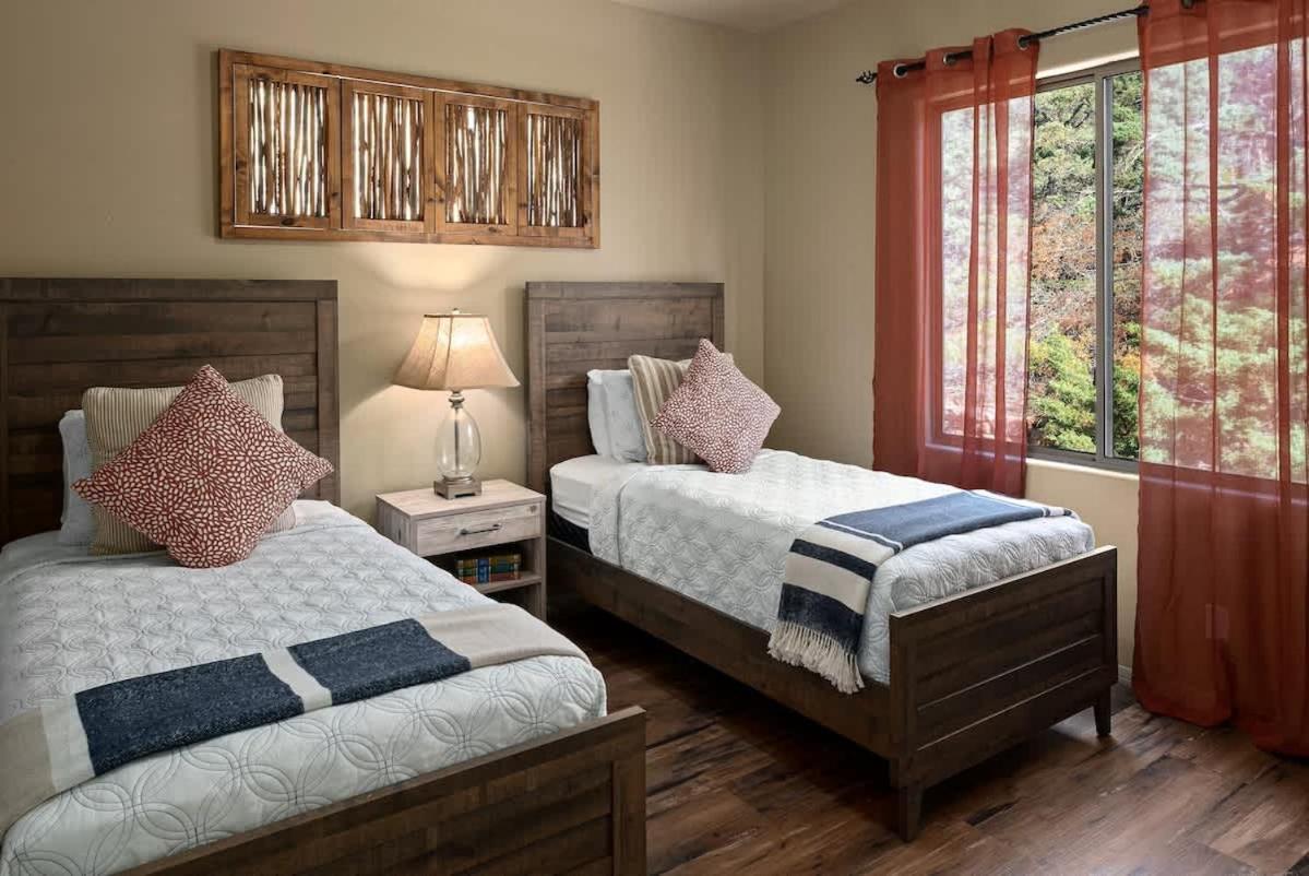Luxe Design And Amazing Views With Hot Tub For Family Sedona