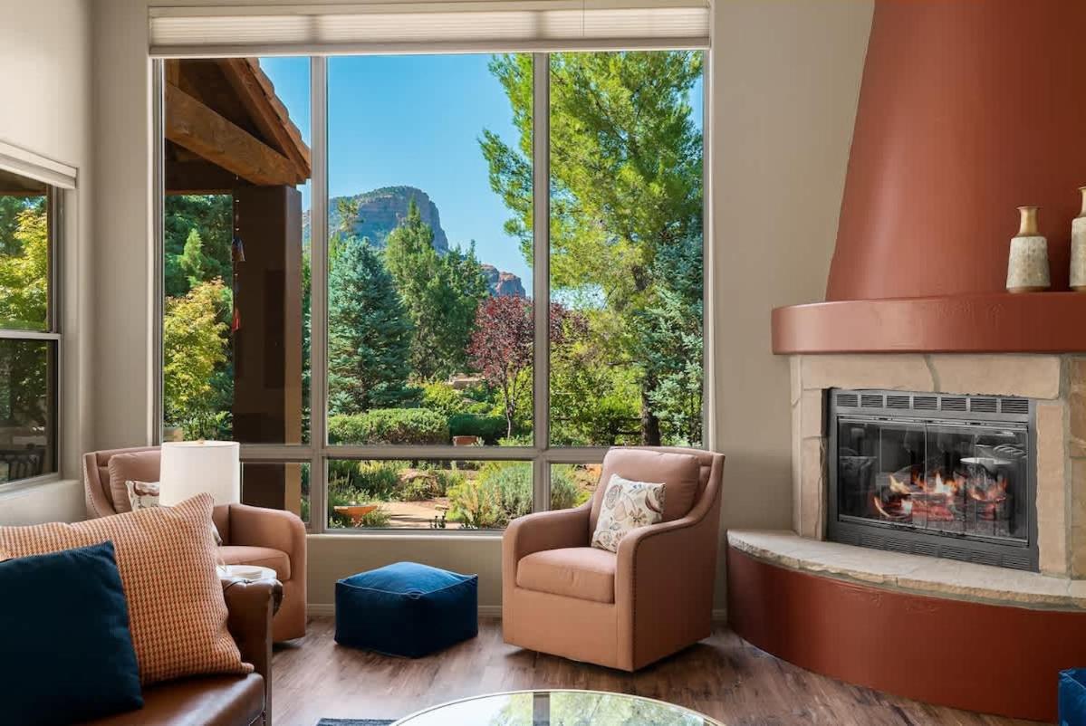 Luxe Design And Amazing Views With Hot Tub For Family Holiday home *