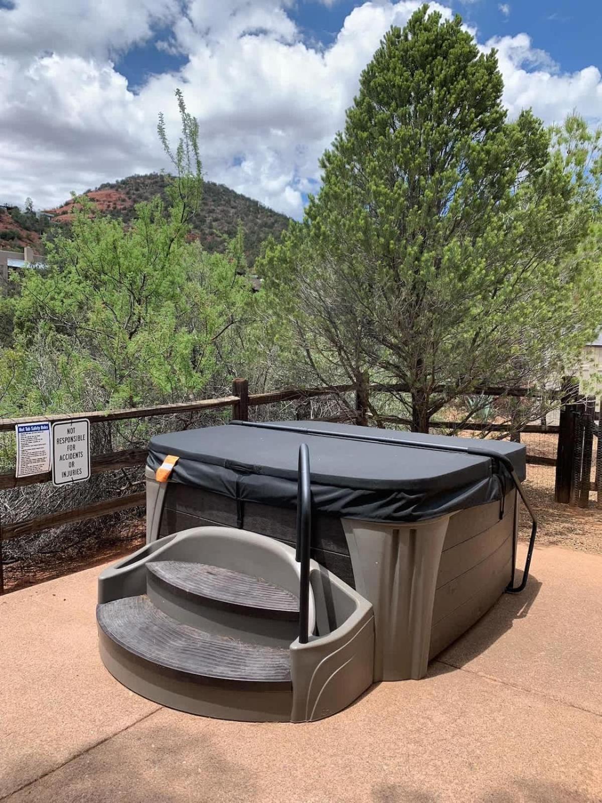 Luxe Design And Amazing Views With Hot Tub For Family Sedona