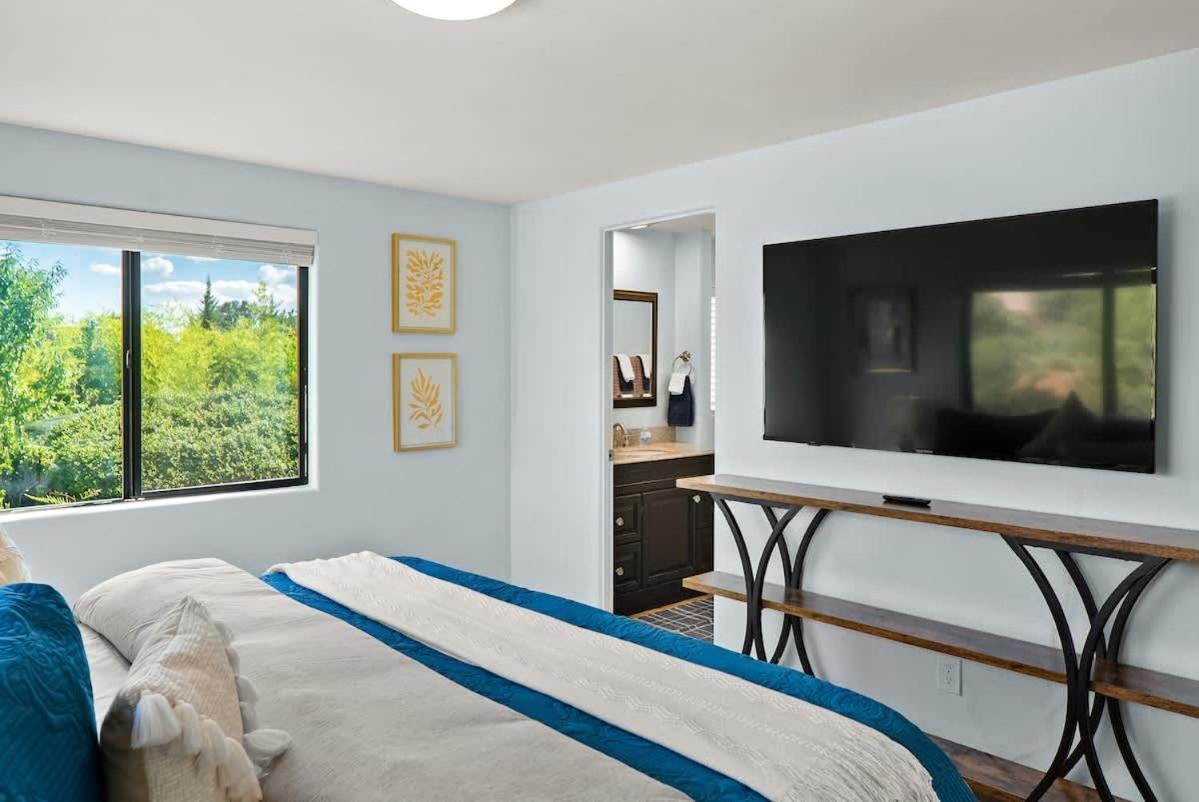 Sunshine In With Views For Family Holiday home Sedona