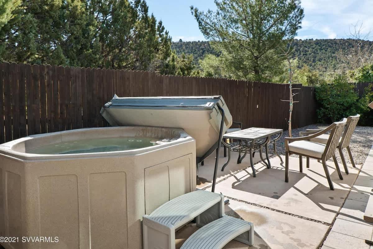 Red Rock Getaway With Jacuzzi In West For Family