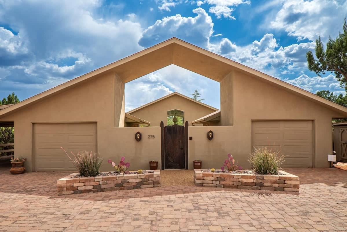 Prime Location With Hot Tub Pool And Views For Family Holiday home *