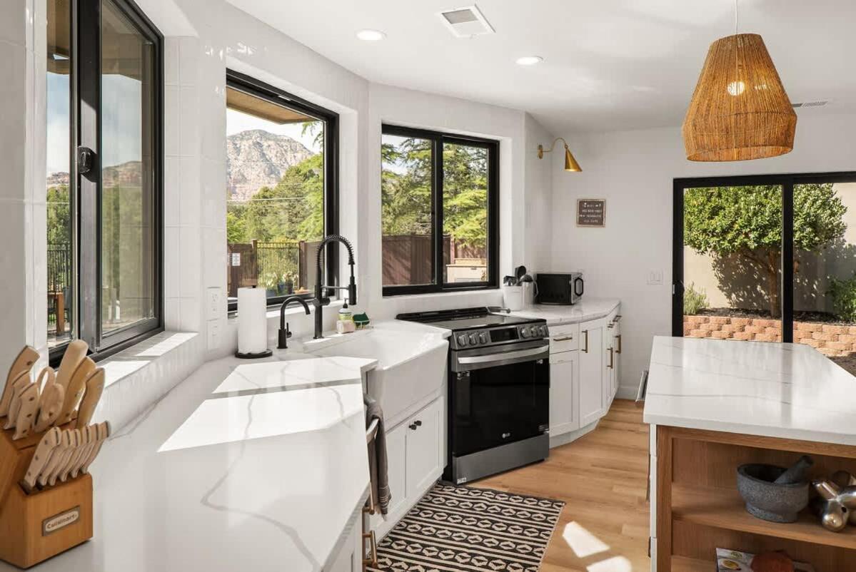 Prime Location With Hot Tub Pool And Views For Family *