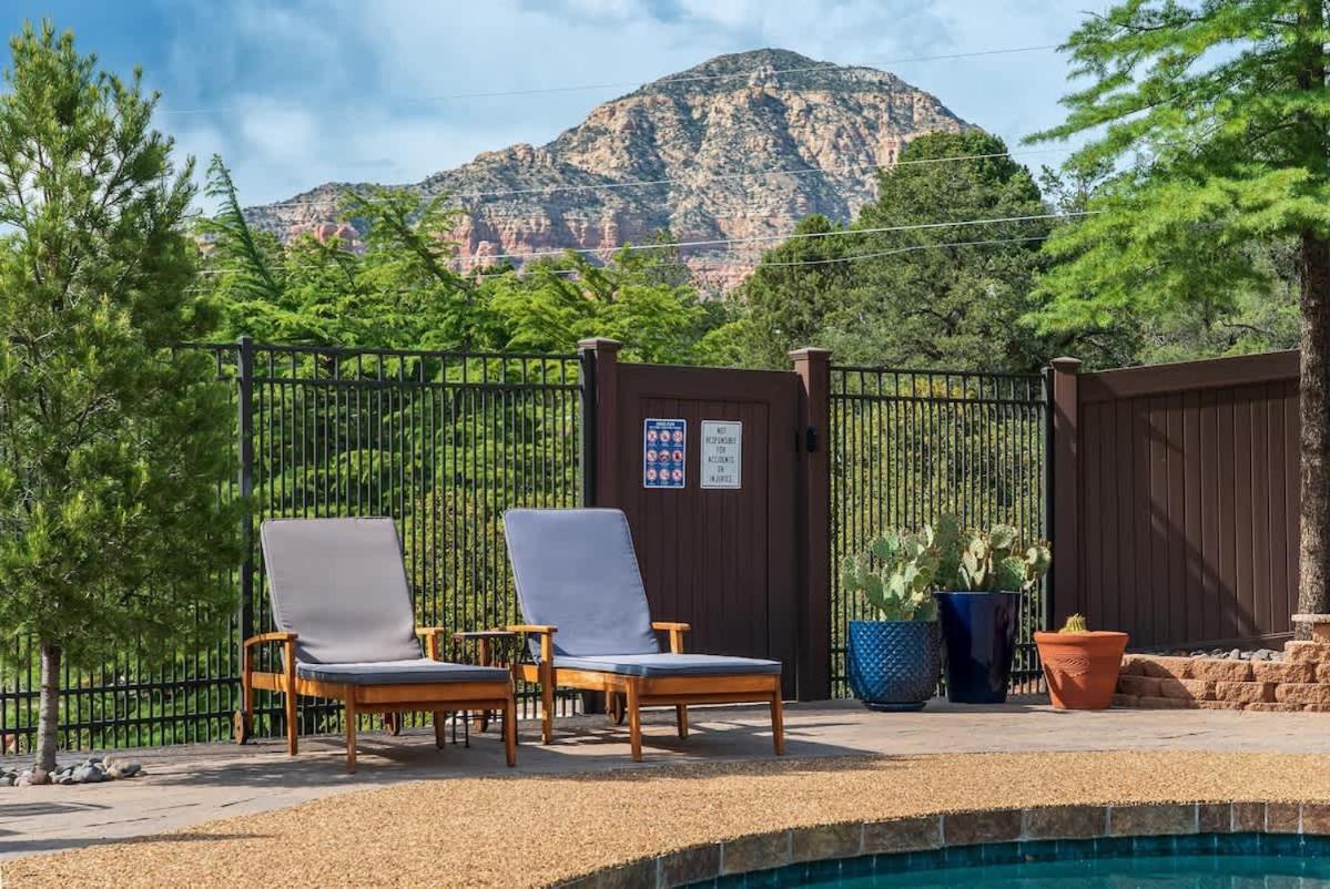 Prime Location With Hot Tub Pool And Views For Family