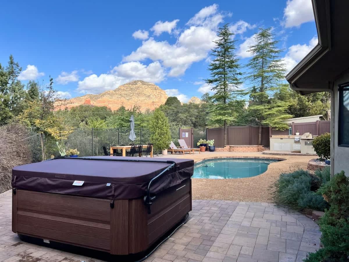 Prime Location With Hot Tub Pool And Views For Family