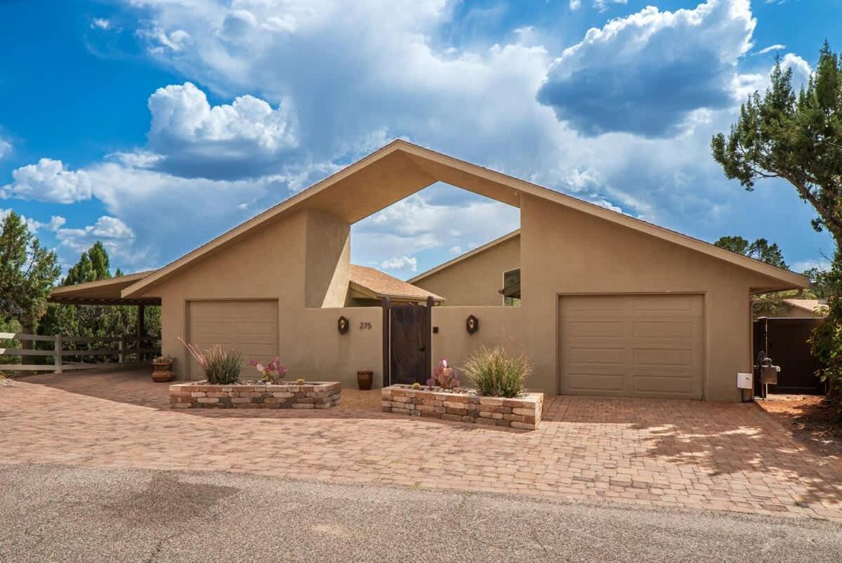 Prime Location With Hot Tub Pool And Views For Family